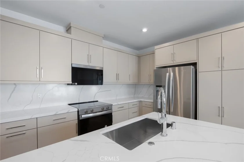 669 S Lyon Street photo 21