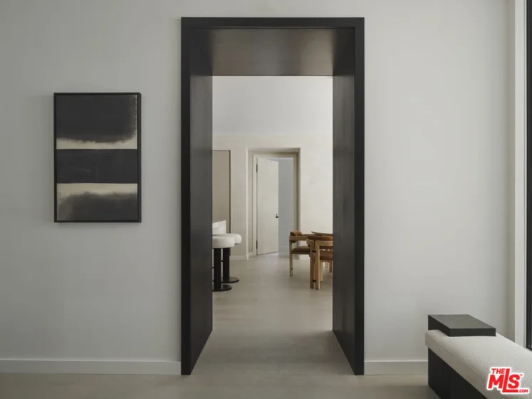 9200 Wilshire Boulevard #203E photo 2