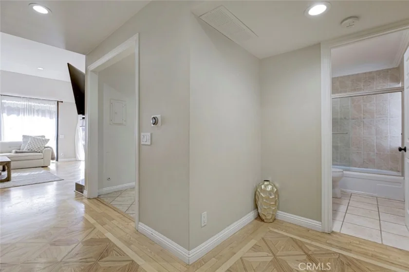 1349 N Columbus #16 photo 8