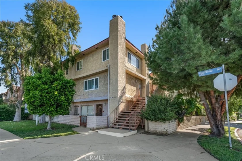 6438 Hazeltine Avenue #6 photo 1