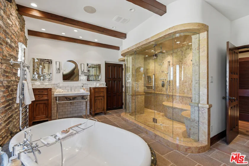 450 N Maple Drive #501 photo 20