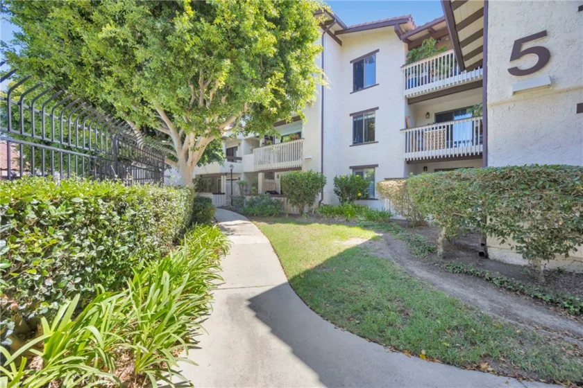 21372 Brookhurst photo 32
