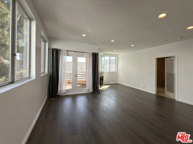 120 S Crescent Drive #102 photo 4