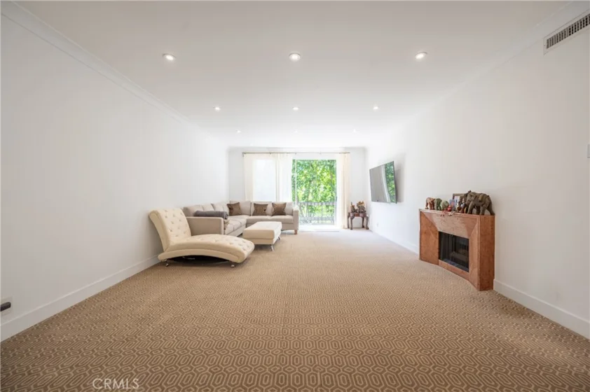 11560 Moorpark Street #204 photo 7