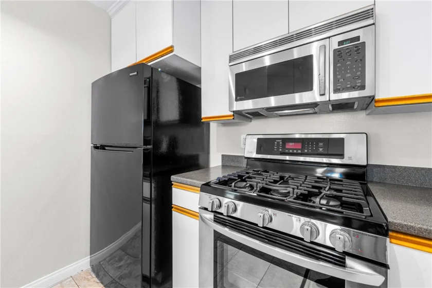 345 University #F6 photo 12