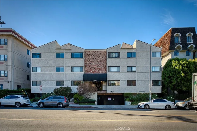 5325 Lindley Avenue #202 photo 1