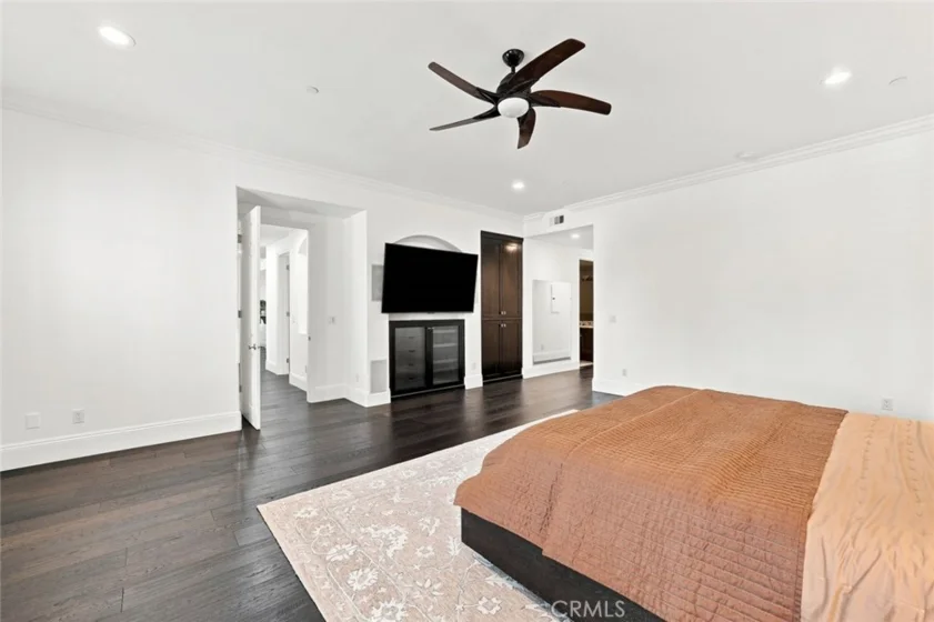 143 N Arnaz Drive #105 photo 11