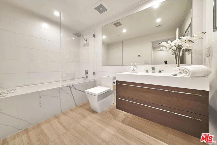132 N Swall Drive #301 photo 8