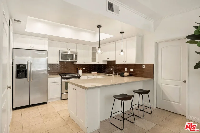 621 S Barrington Avenue #110 photo 7