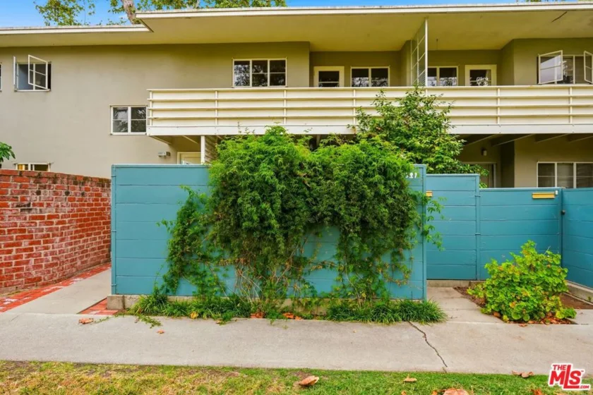 5327 Village photo 6