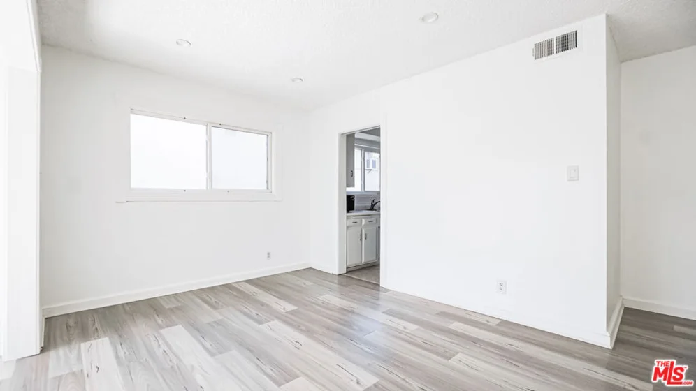 1525 N Hayworth Avenue #204 photo 41