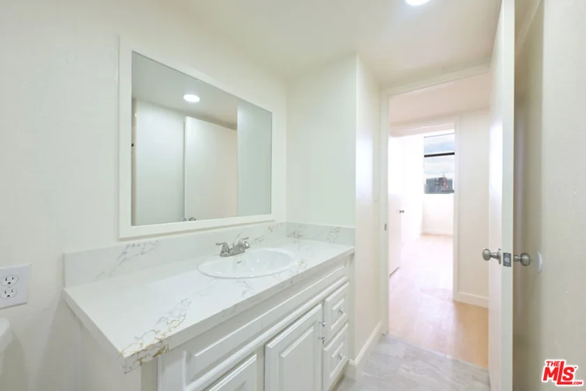 10535 Wilshire Boulevard #1803 photo 25