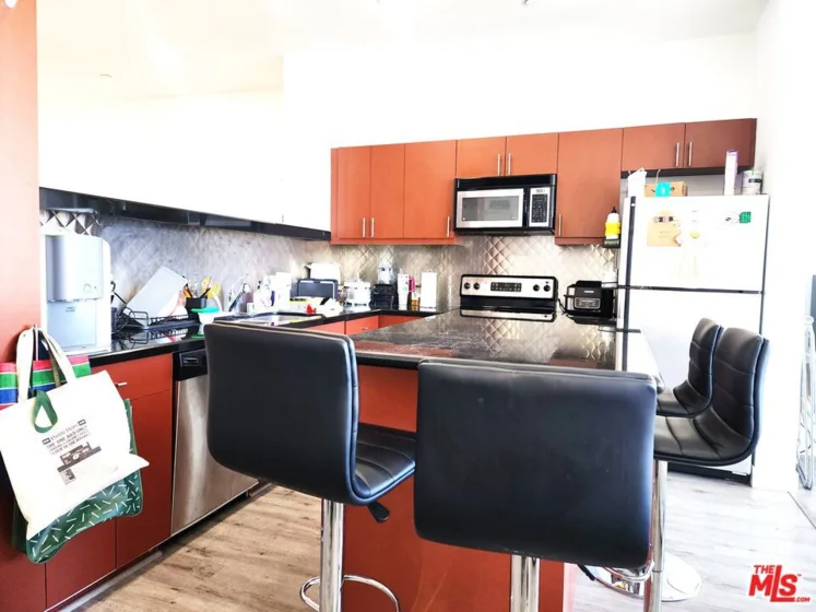 3810 Wilshire Boulevard #1706 photo 9
