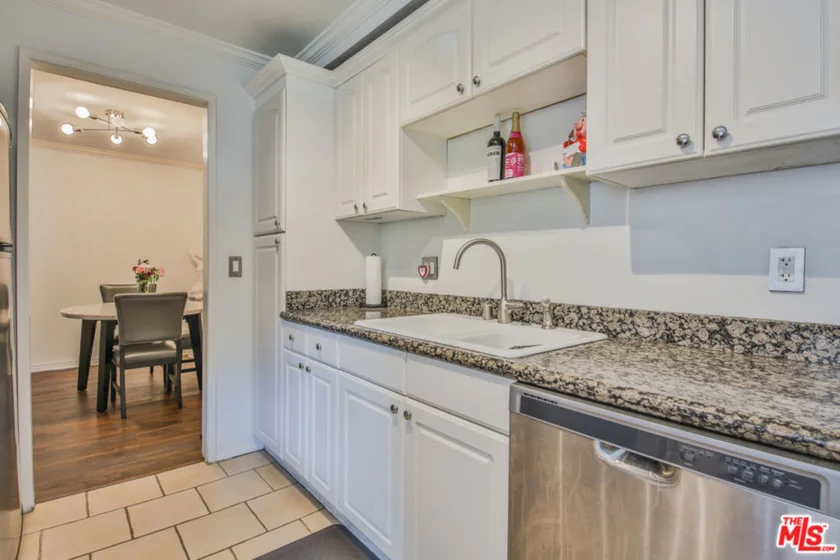 625 N Flores Street #102 photo 20