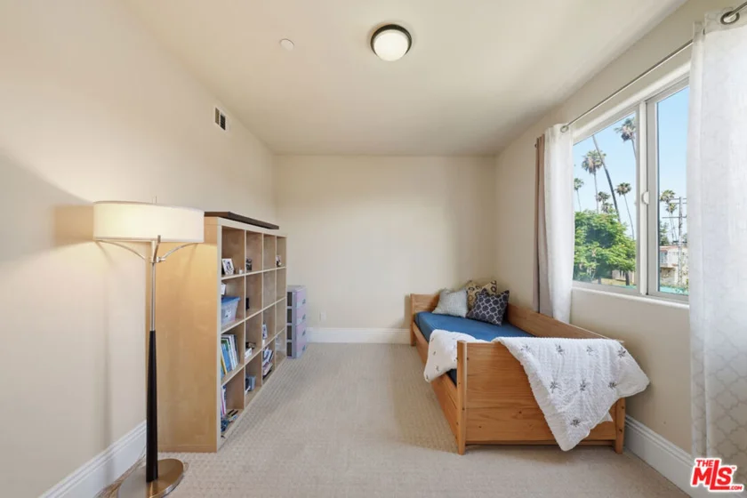 147 N Berendo Street #301 photo 22