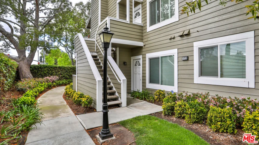170 Monroe photo 1