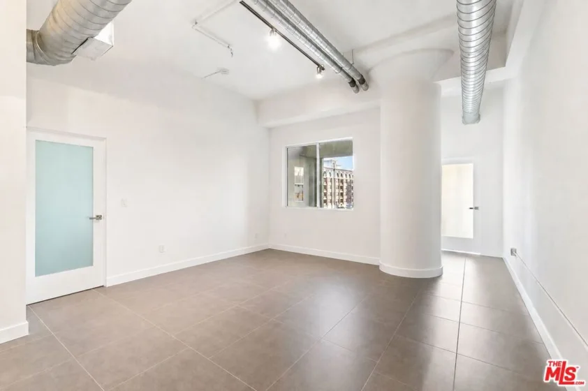 939 S Broadway #308 photo 3