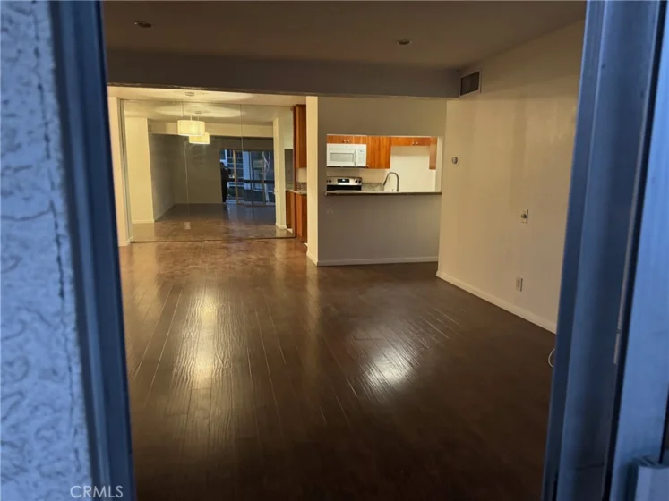 5460 White Oak photo 9