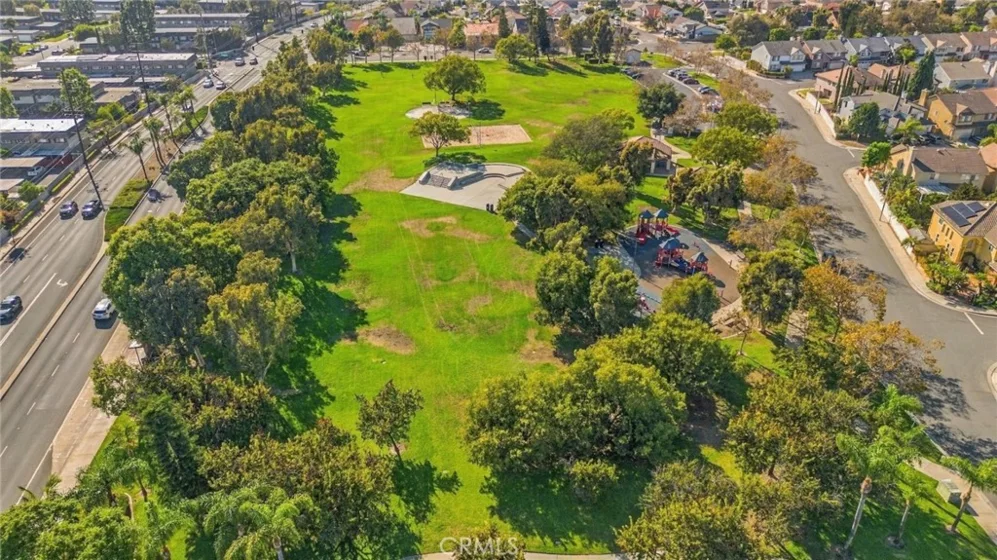 4435 Larwin photo 27