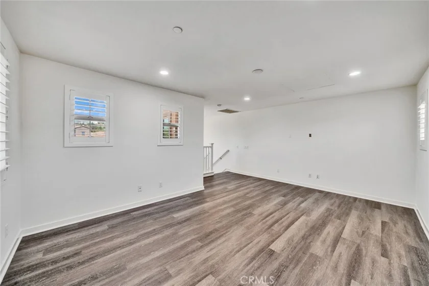 182 Finch photo 31