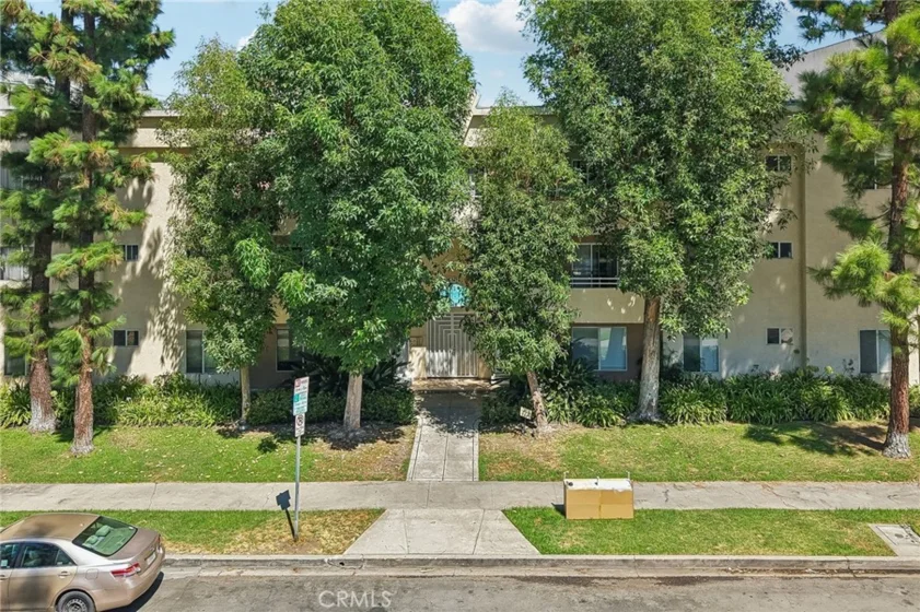 4358 Mammoth Avenue #14 photo 1