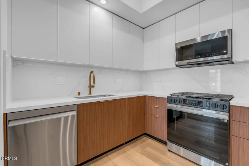 139 S Oak Knoll Avenue #103 photo 6