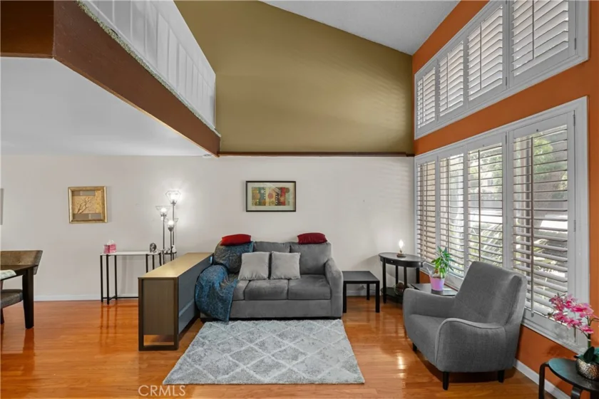 16745 Vanowen photo 4