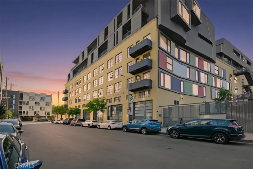 200 N San Fernando photo 14