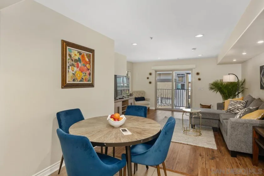 801 W Hawthorn Street #301 photo 32