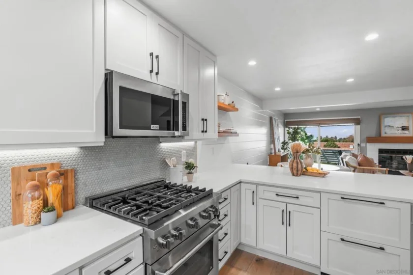 6859 Briarwood photo 4
