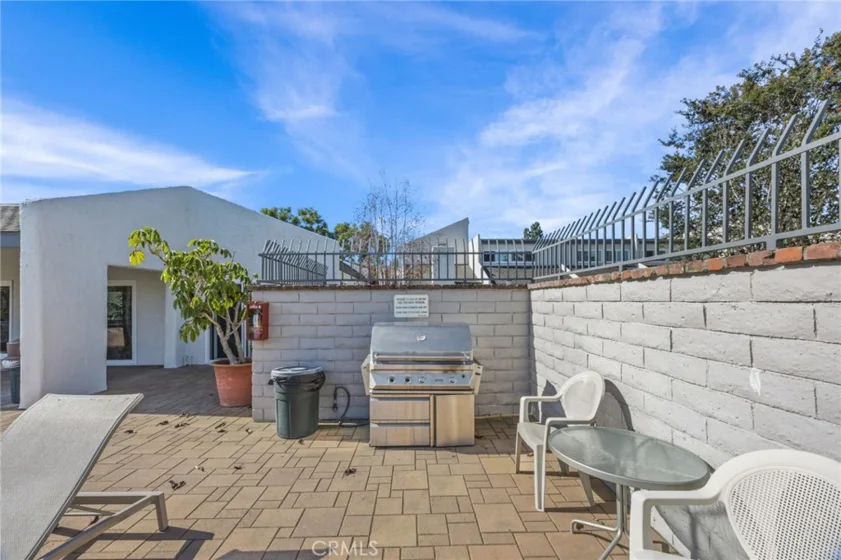 18741 Applewood photo 34
