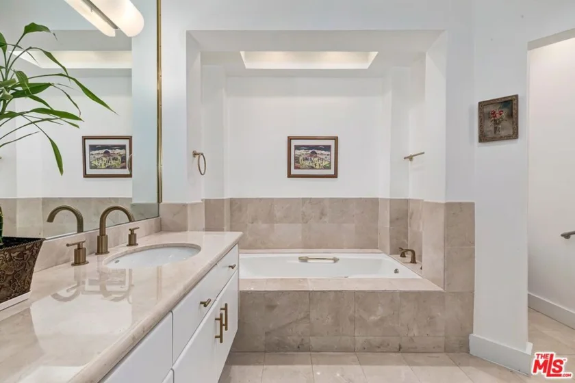 121 N Almont Drive #205 photo 11