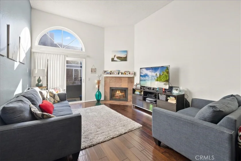 5706 N Fair Avenue #207 photo 1