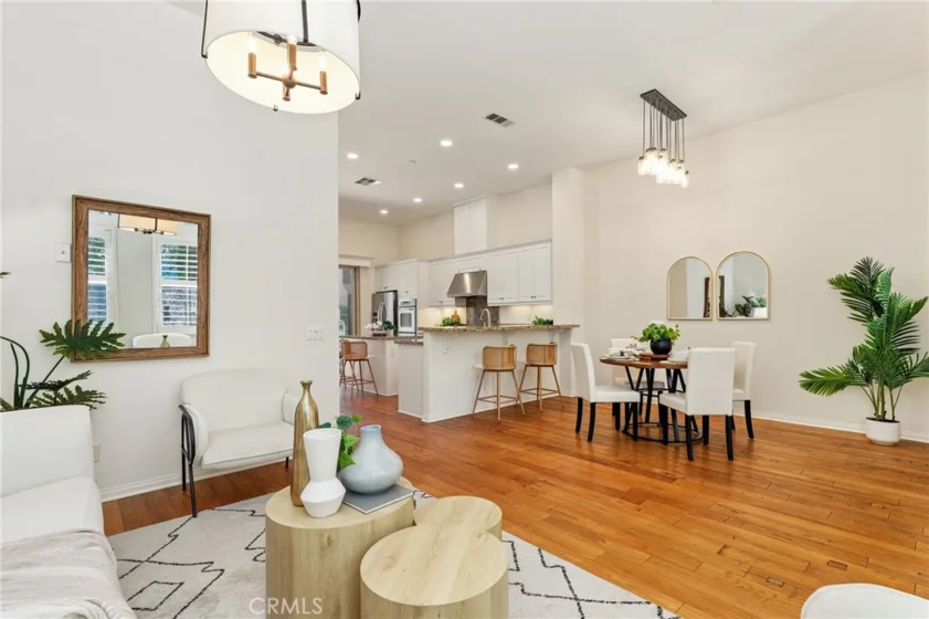 31 Roycroft photo 5