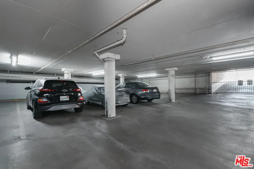 525 N Sycamore Avenue #301 photo 23