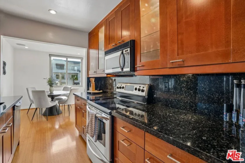 1124 N La Cienega Boulevard #301 photo 12