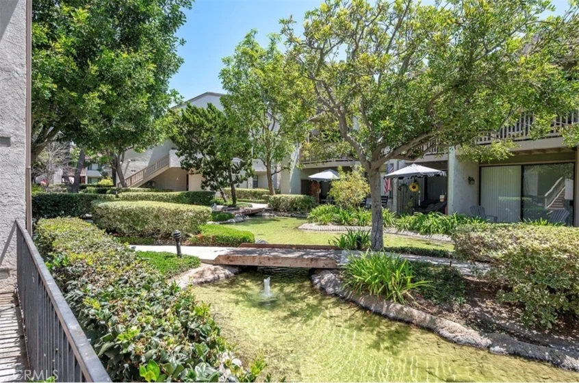 10530 N Lakeside Drive #G photo 34