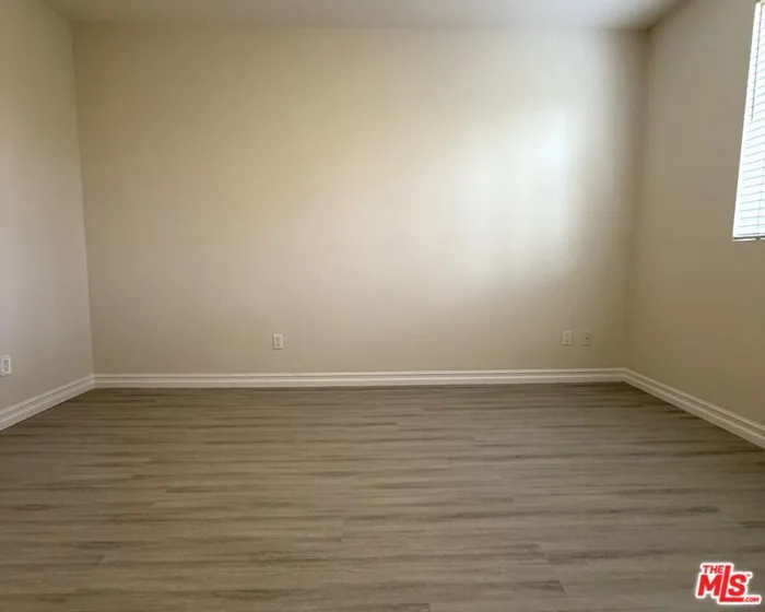 13941 Sherman Way #201 photo 20