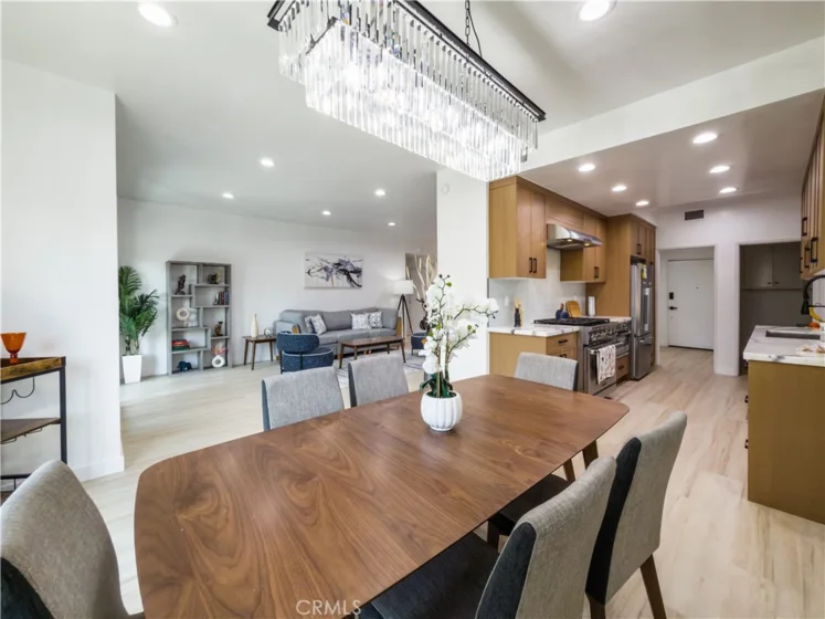 1944 Glendon Avenue #209 photo 17