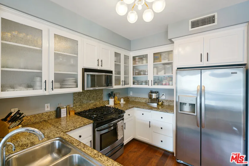 11504 Moorpark Street #101 photo 1