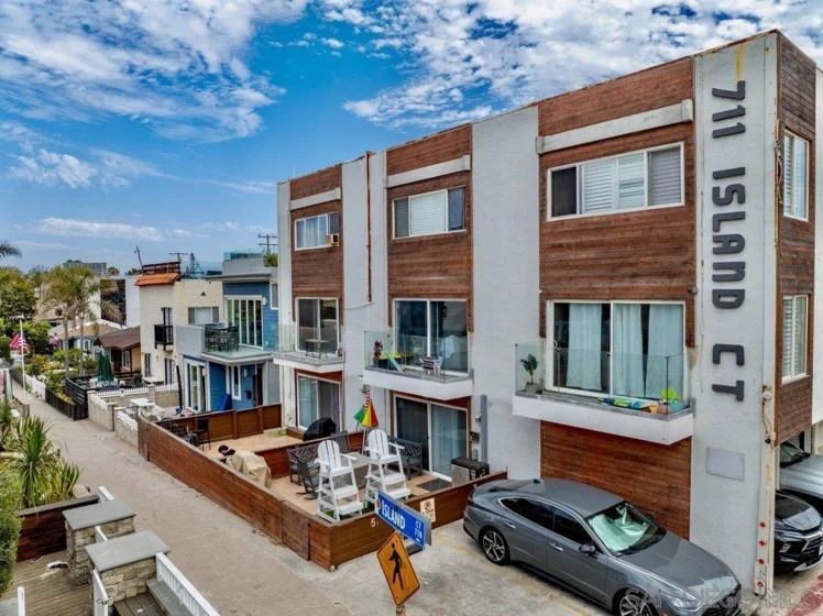711 Island Court #B photo 13