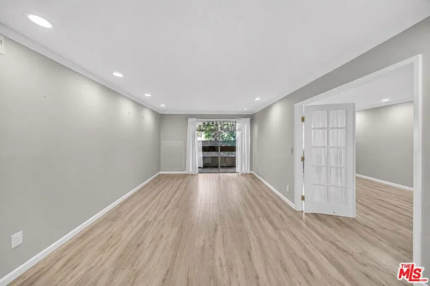 2700 Cahuenga Boulevard #4220 photo 2