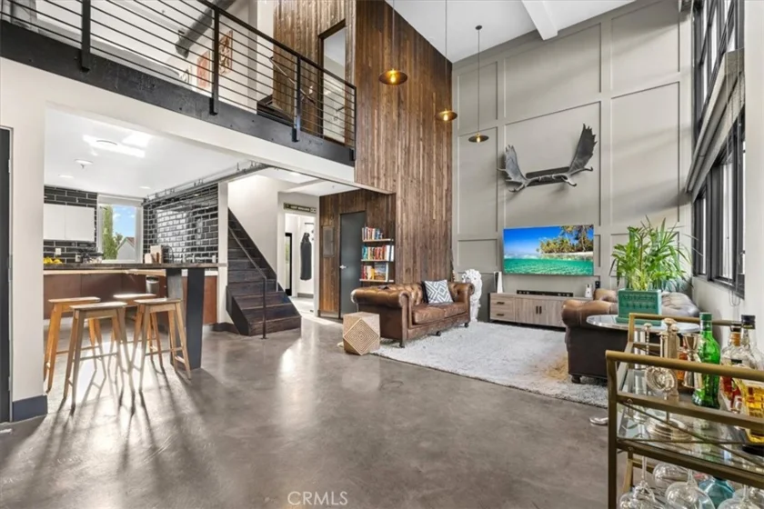 1037 N Laurel Avenue #15B photo 1