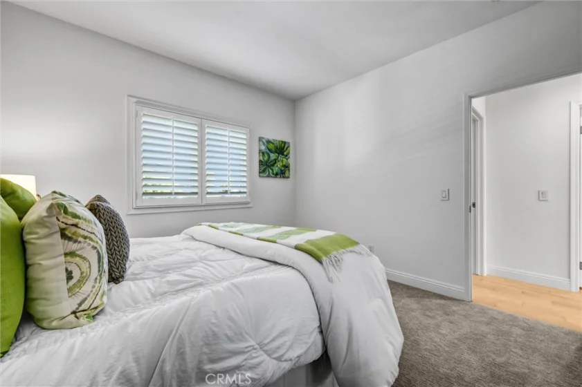 70 Fairlake photo 38