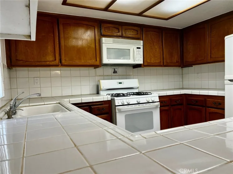 19451 Sherman Way #501 photo 34