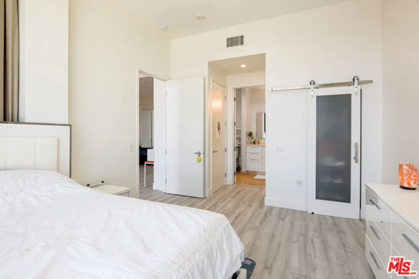 3223 W 6th Street #902 photo 10