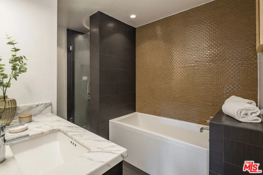 838 N Doheny Drive #1204 photo 17