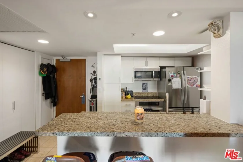 13700 Marina Pointe Drive #1126 photo 8