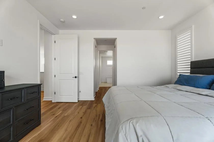 444 Bunsen Street photo 21