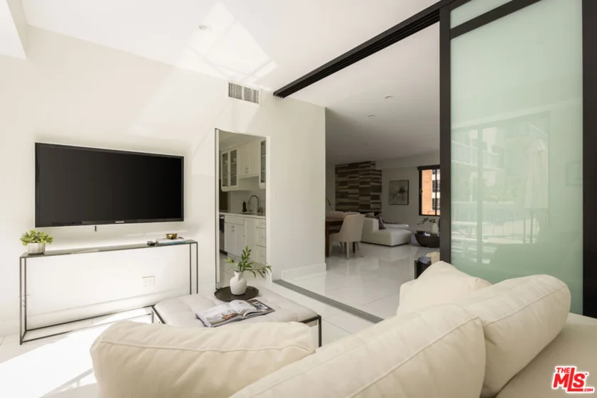 4460 Wilshire Boulevard #207 photo 22